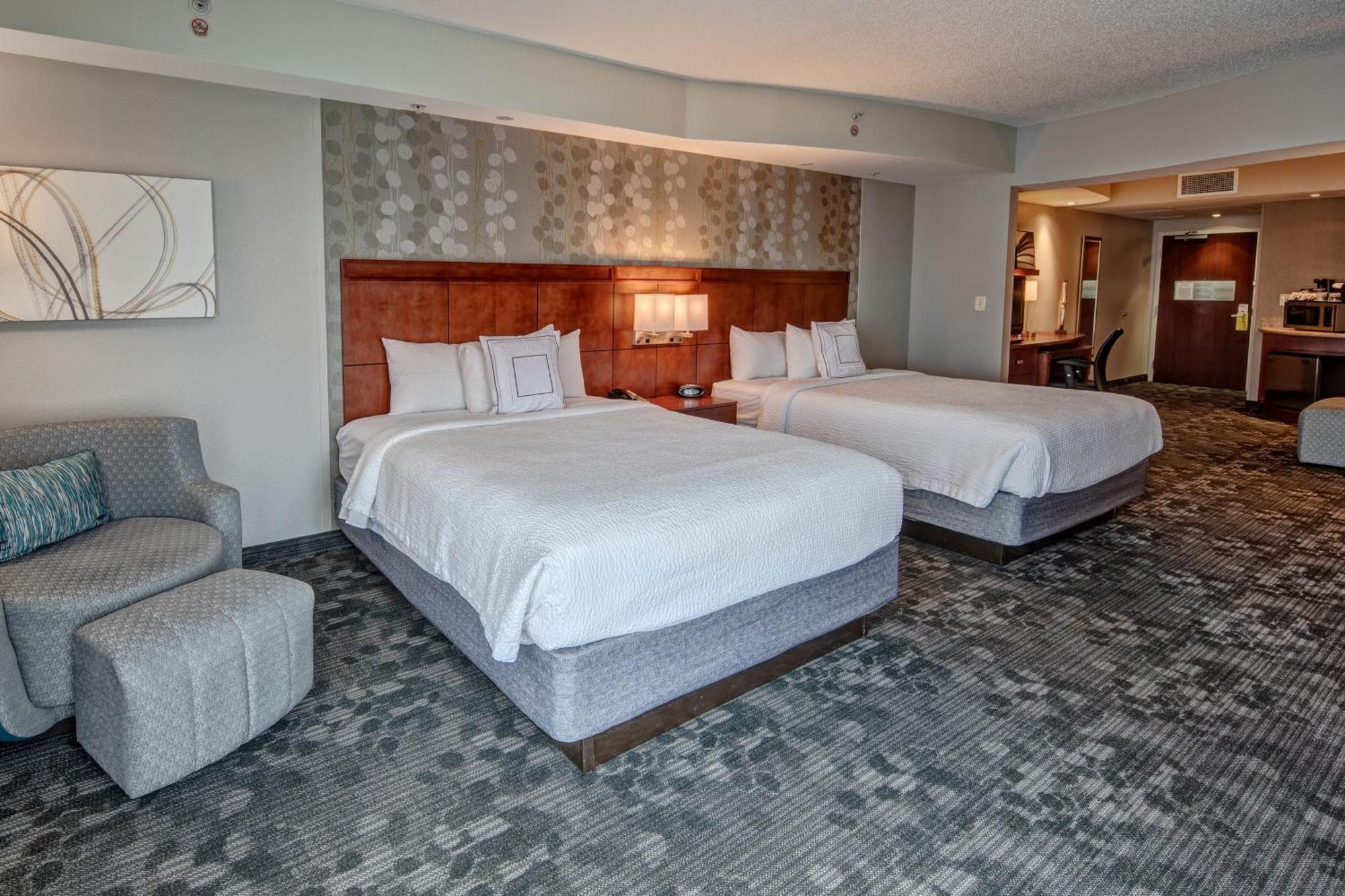 Courtyard Newport News Airport Hotel Buitenkant foto